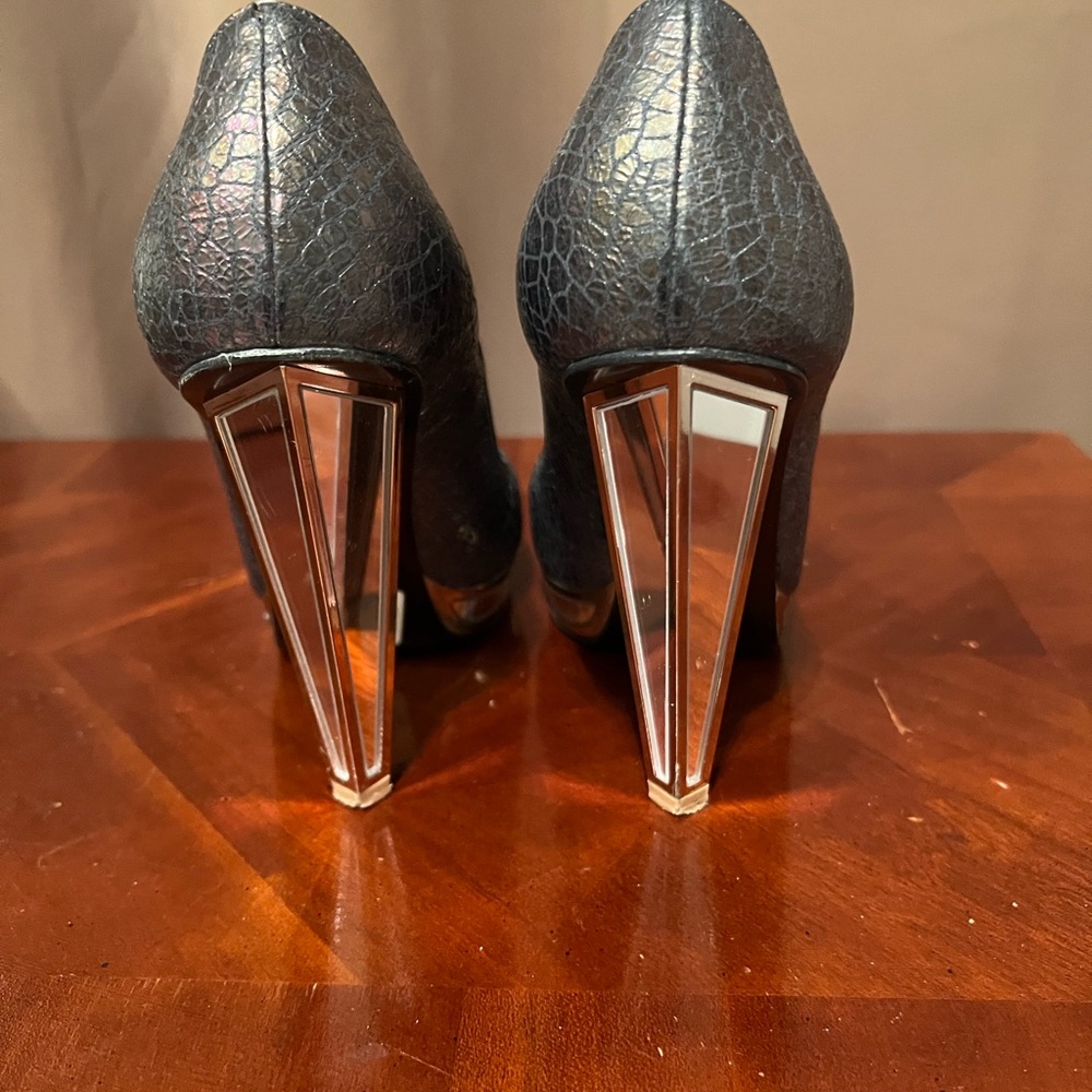 YSL Heels - Picture 2 of 5